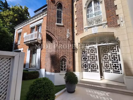 maison de luxe à vendre dans le quartier ile de la jatte-parc d'orléans