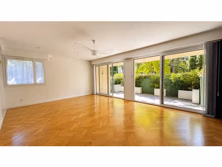 appartement de luxe à vendre dans le quartier granettes-jauberte-sainte anne