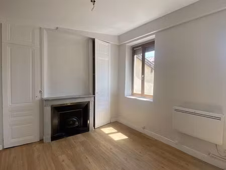 studio 1 pièce 28 m²