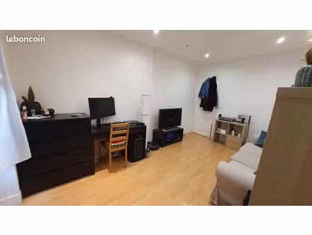 loue appartement t2 34 m2 -1er et ascenseur 75013paris -metro chevaleret