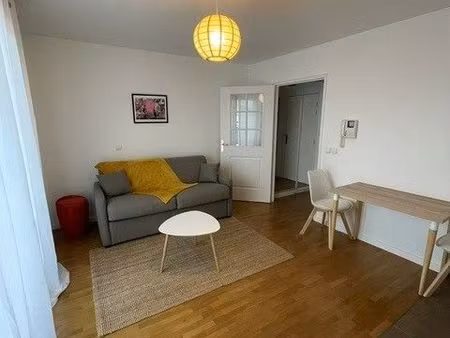 a louer  studio meublé avec petite terrasse – issy-les-moulineaux