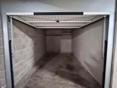 loue box fermé quartier mas de rochet