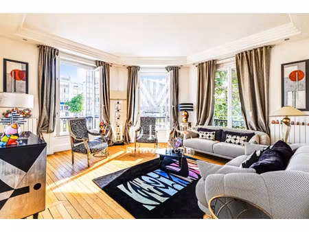 appartement de luxe à vendre dans le quartier saint james-général koenig