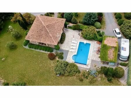 villa avec belle vue  piscine  garage  jardin 2622 m² à aigne