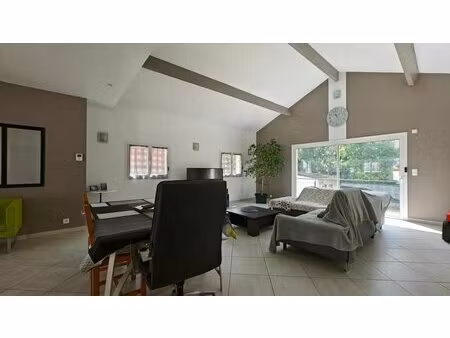 maison de 5 pièces de 143 m² à linas