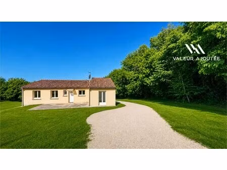 maison de plain-pied 4 chambres plus de 4 000 m² de ter