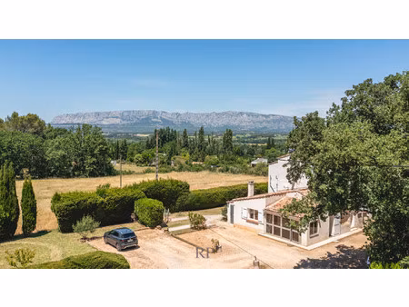 villa de luxe à vendre dans le quartier exterieur