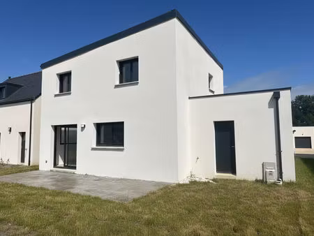 questembert  maison neuve 118 m²  4 chambres dont 1 au rdc  garage. 1 km des halles.