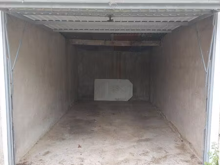parking / box mesnil val 15 m2