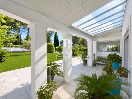 villa de luxe à vendre dans le quartier comtale-cente-cours mirabeau