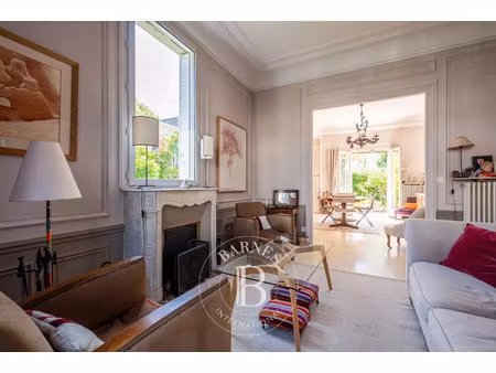 maison de luxe à vendre dans le quartier centre-voltaire