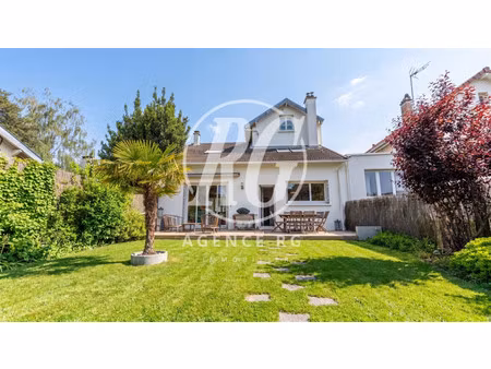 maison de luxe à vendre dans le quartier petit garches