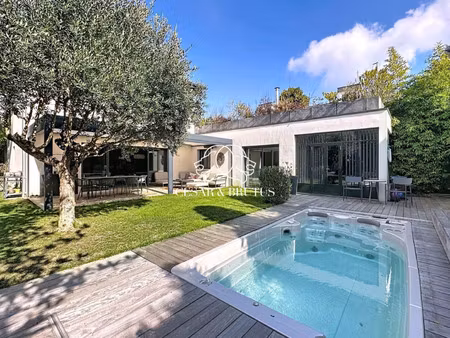 maison contemporaine à vendre dans le quartier point du jour-ménival