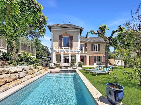 maison de luxe à vendre dans le quartier vassieux