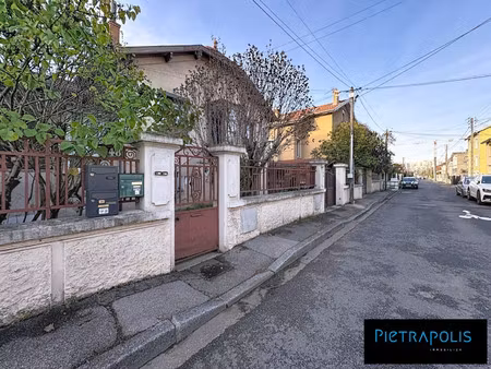 maison traditionnelle à vendre dans le quartier la plaine