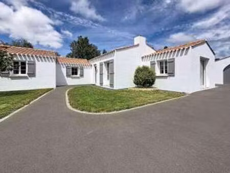 vente maison à châteauneuf (85710) : à vendre / 120m² châteauneuf