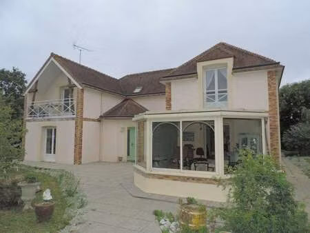 vente maison à évron (53600) : à vendre / 220m² évron