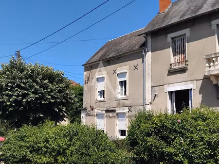 la charite / loire - immeuble/ maison avec 3 appartements.