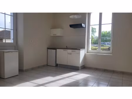 location appartement 1 pièce 24 m² à ligugé (86240)