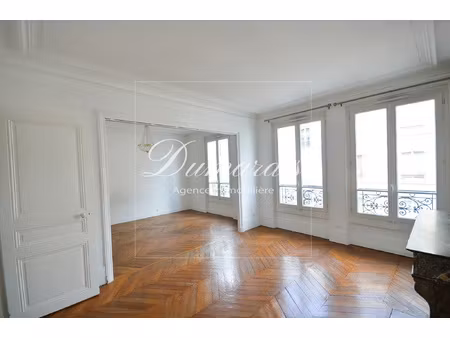 75004 paris - charmant 3 pieces