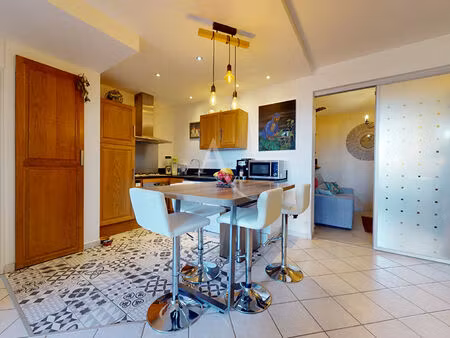 rumilly - t2 bis de 47 m² en rez-de-jardin avec garage  au calme et proche des commodités