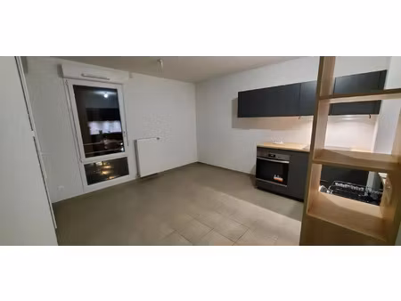 location appartement 2 pièces 37 m² à vaulx-en-velin (69120)