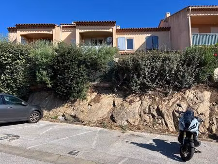 maison avec terrasse et vue dégagée à bormes-les-mimosas