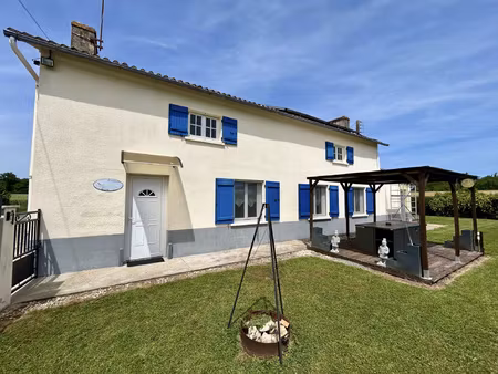 maison de caractère avec gîte  camping et piscine