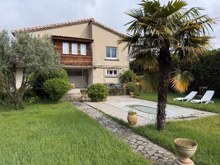 maison de type f5 avec piscine et dépendance sur plus de 350