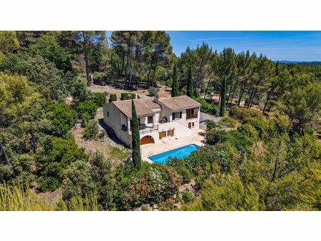 villa traditionnelle 4 chambres et piscine sur terrain 4400m