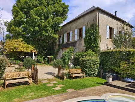 maison de caractère avec piscine et dépendances à promilhanes