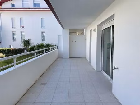 t2 avec exceptionnelle terrasse de 30 m² et parking en sous-sol