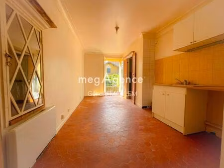 appartement de 17m² à rafraichir à roquebrune-sur-argens