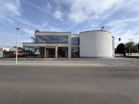 espace commercial/bureaux neuf sur axe fréquenté