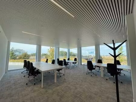 69 m² de bureaux haut de gamme récemment construits  aprè...