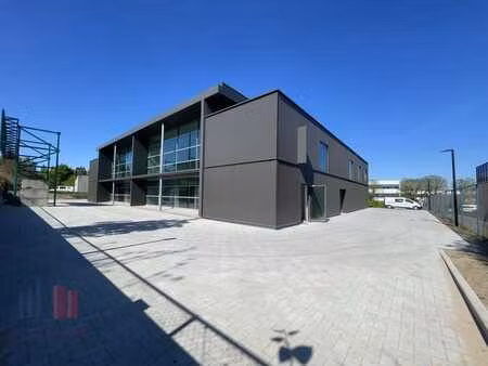 bureau moderne et durable de 519 m² près de la r0 à wemme...