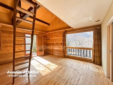 chalet bois à fort potentiel à rénover au coeur du village d'orcières