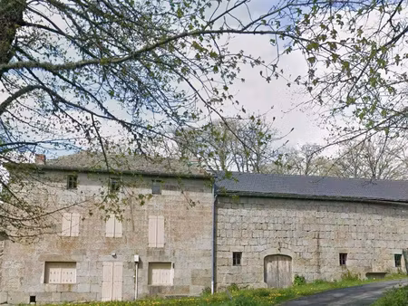 ancienne ferme en partie rénovée