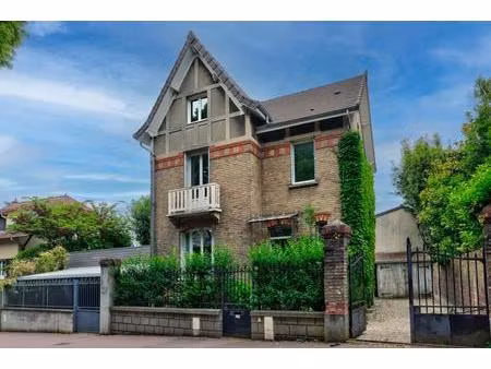 maison - 176 m² - 6 pièces