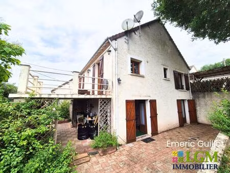 à vendre – maison familiale de 128 m² avec jardin clos et arboré de 905 m² - grand garage 