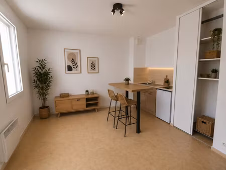 à louer studio meublée avec place de parking et cave résid