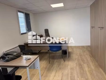 location - local professionnel - 30 m² - 9 600 €/an hc ht -