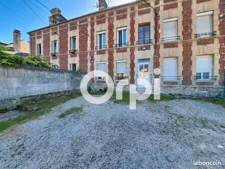 immeuble 11 pièces 240 m²
