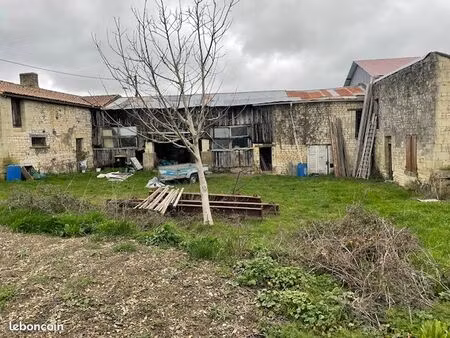 ferme à restaurer 1000m² de terrain les trois moutiers