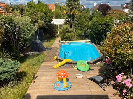 maison familiale de standing 170 m² 2150 hc – jardin paysagé  piscine  4 chambres  3 garag