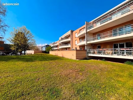 t2 avec terrasse et garage