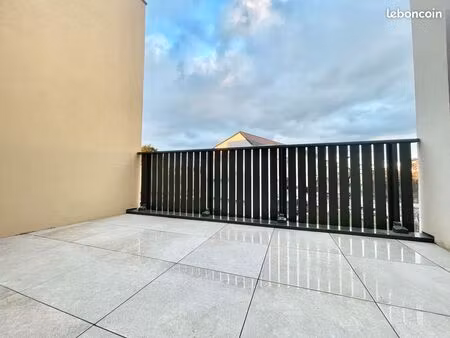 chaponost t2 récent avec terrasse et garage