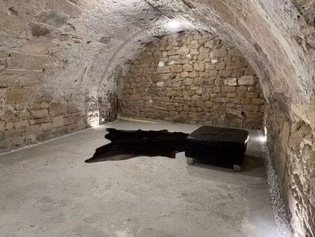 cave voûtée pierre – showroom / atelier / studio – 64m² – paris 1er