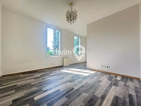 appartement f2 avec jardin privatif - proche centre-ville