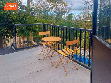 a louer - le tampon 3 mares - appartement meublé f2 de 31 m² - loyer 725 € cc - disponible